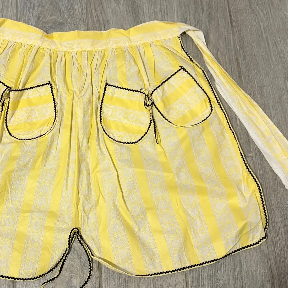 Women's Vintage Yellow/White Striped Hostess Waist Apron - Picture 8 of 8